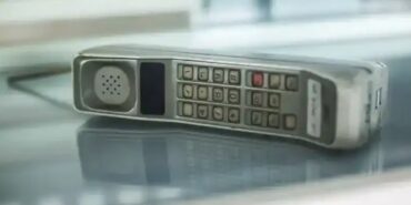 dunyanin-ilk-cep-telefonu-sekil-degistirerek-piyasaya-geri-dondu-we2EGELY.jpg
