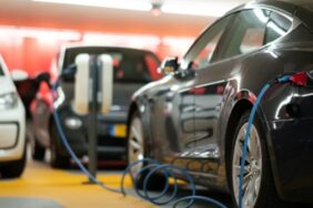 elektrikli-araclara-kapi-kollarinin-ardindan-bir-yasak-daha-geliyor-Y1mwCYEh.jpg
