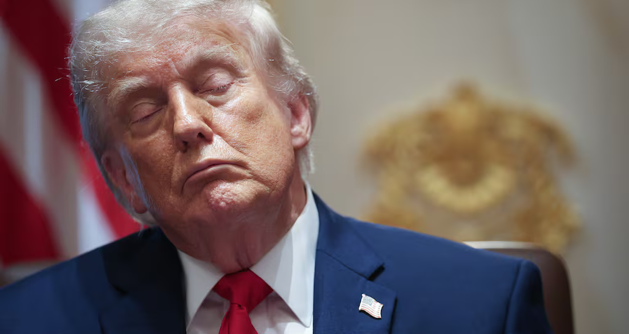 trump-canli-yayinda-uykuya-daldi-sosyal-medya-karisti-AqVQVj1I.jpg