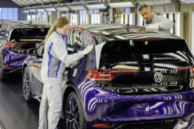 volkswagen-tarihindeki-en-buyuk-personel-kiyimina-hazirlaniyor-KAN3njpz.jpg
