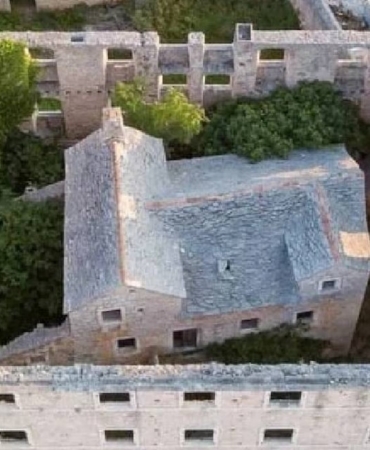 yuzyillik-efsaneyi-saklayan-gizemli-ev-ev-icinde-evi-bu-yuzden-insa-etmisler-cs7gmwOD.jpg