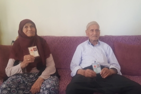 100-yasindaki-cift-uzun-yasamanin-sirrini-acikladi-bu-3-seyi-sofradan-eksik-etmiyorlar-OSEt5feT.jpg