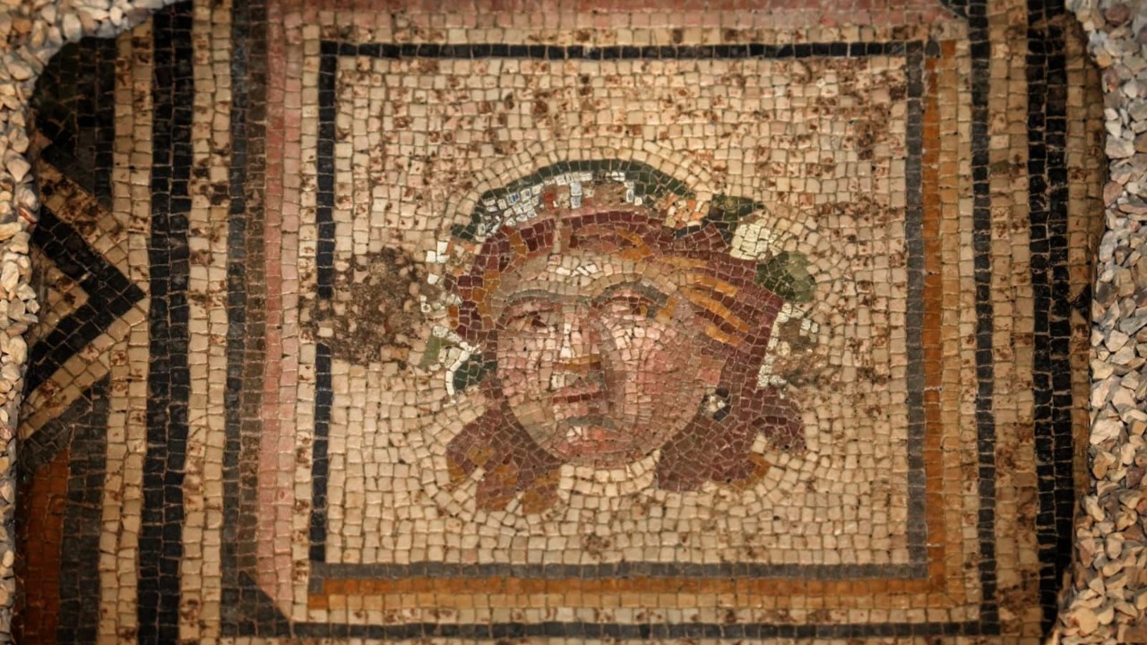 abdden-iade-edilen-zeugma-mozaik-paneli-meskenine-kavustu-xLarrvWT.jpg
