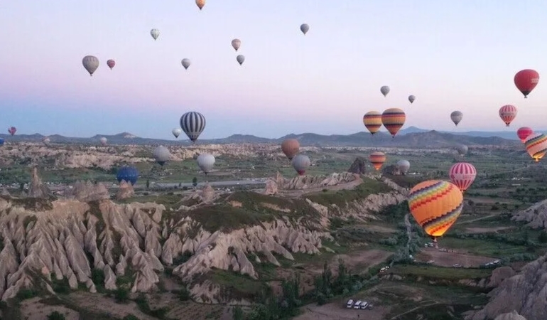 balon-turizminde-ilk-yarida-308-bin-yolcu-tasindi-g7NnPEPj.jpg