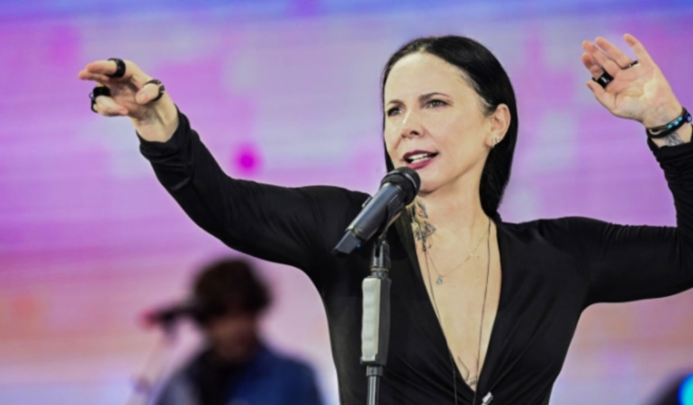 biletleri-kapis-kapis-gitmisti-40-bin-kisiye-konser-veren-sebnem-ferah-sahnelere-ara-verme-HmSbUia6.jpg