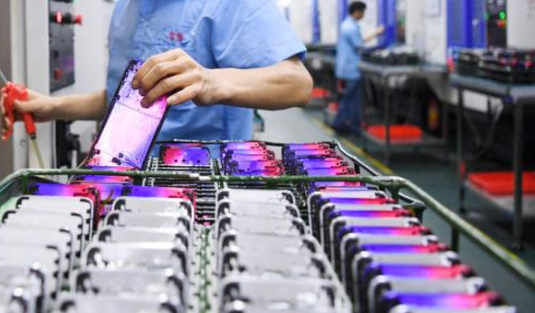 Çip krizi Türkiye’de akıllı telefon fabrikası kapattı