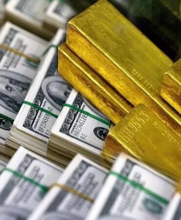 dolar-100-esiginde-direndi-altin-4-bin-dolarin-altina-sarkti-hangisi-kazanacak-aPvKyPwW.jpg