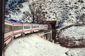 harika-manzaralar-tarih-ve-huzur-turistik-dogu-ekspresiyle-kars-deneyimi-AP8IcUEF.jpg
