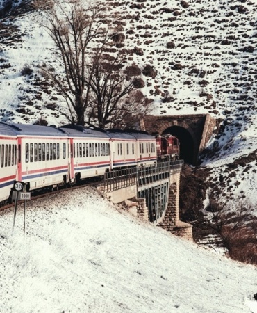 harika-manzaralar-tarih-ve-huzur-turistik-dogu-ekspresiyle-kars-deneyimi-AP8IcUEF.jpg