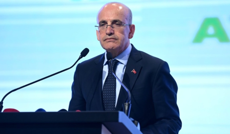 Kulisleri sallayan ‘beğeni’ ve ‘istifa’ iddiasına Mehmet Şimşek’ten net yanıt