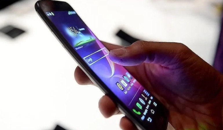 Popüler uygulama telefon rehberindekilere mesaj göndermeye başladı: Çözüm aranıyor