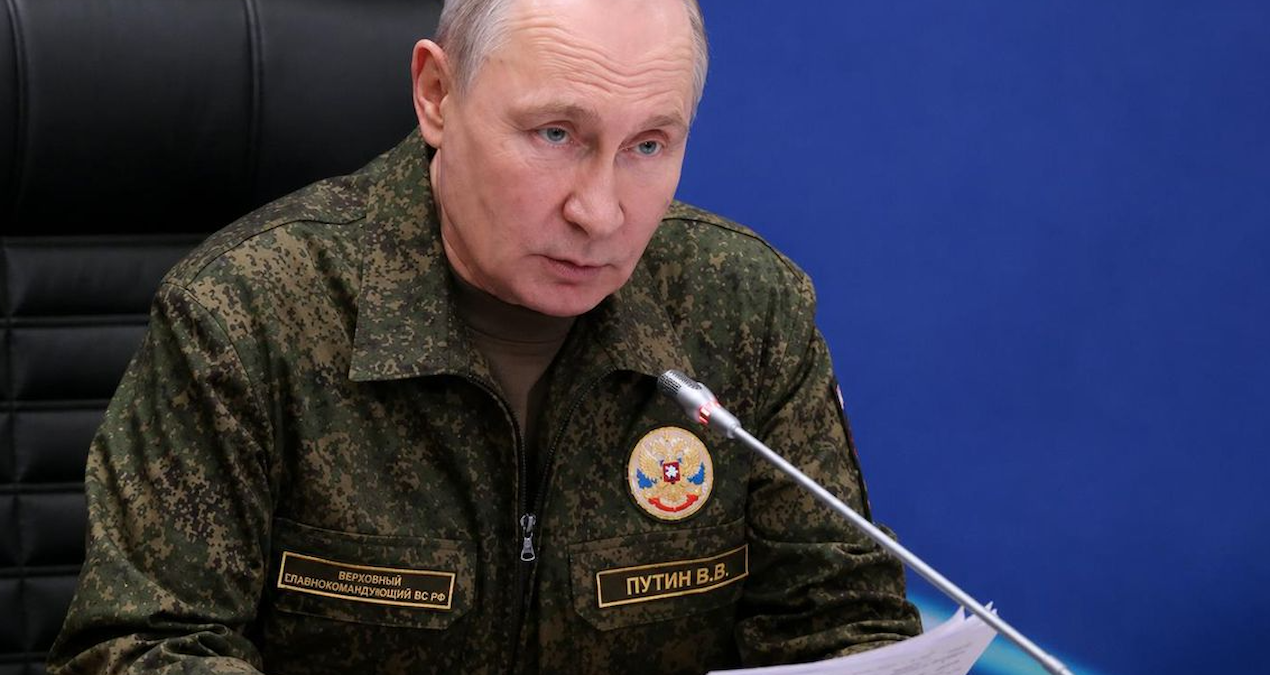 putin-nato-zirvesi-oncesi-uniformayi-giydi-govde-gosterisi-yapti-vxVTIBVP.jpg