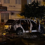 sarj-istasyonunda-elektrikli-araba-yandi-arac-kullanilamaz-hale-geldi-fnCnS8lM.jpg