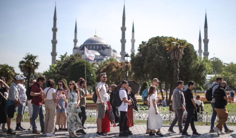 turkiye-dunya-turizminde-birinci-4e-yukseldi-italya-ve-yunanistani-geride-birakti-BpIlnn4q.jpg