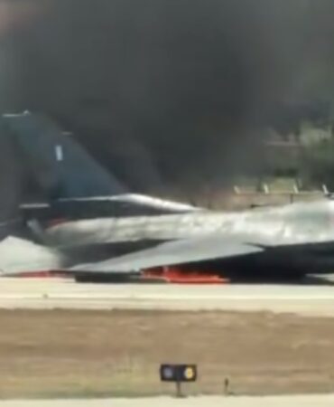 yunan-f-16si-havada-yanmaya-basladi-pilot-acil-inis-yapti-wLFTHYnt.jpg