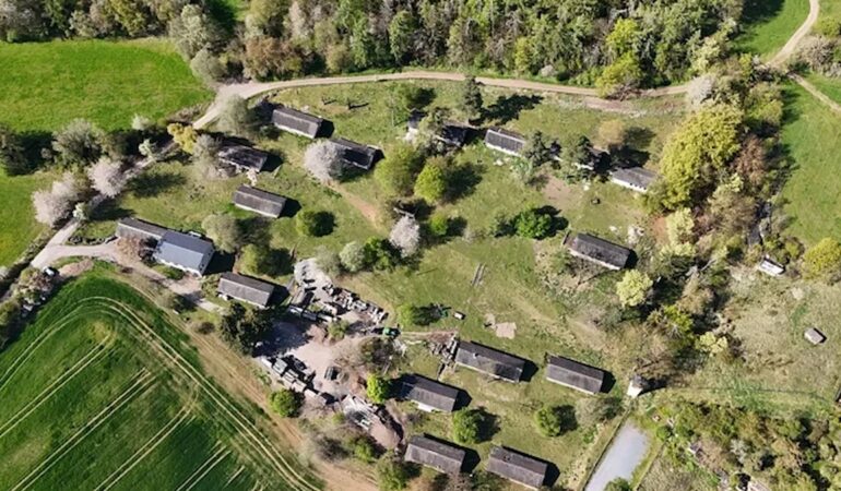 Almanya’da ‘Hayalet Tesis’: 390 Bin Euro’ya Satılık, Sağlık Köyü Hayaliyle Bekleyen Eski Tatil Kampı