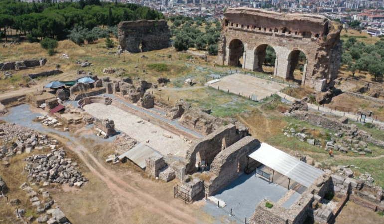 Antik Havuzda Zaman Yolculuğu: Tralleis’te 2 Bin Yıllık Serinlik