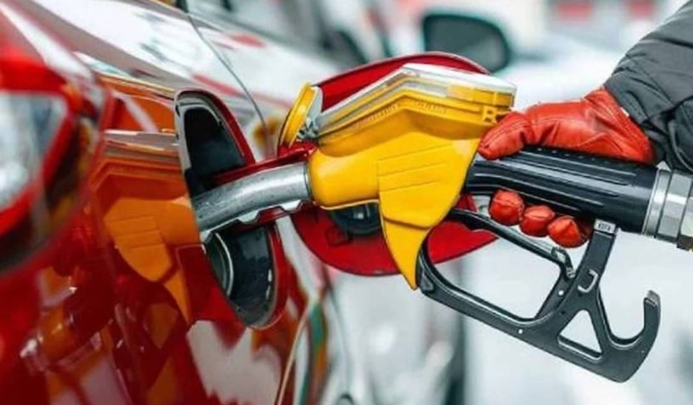 Benzine Pazartesi Gece Yarısı 1.56 TL Zam Bekleniyor