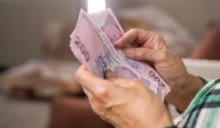 emekli-ayliklarinda-kesinti-ve-ust-sinir-duzenlemesi-he4hQFse.jpg
