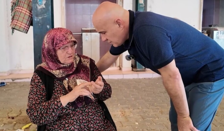 Emeklinin İlaç Parası İçin Pazar Satışı