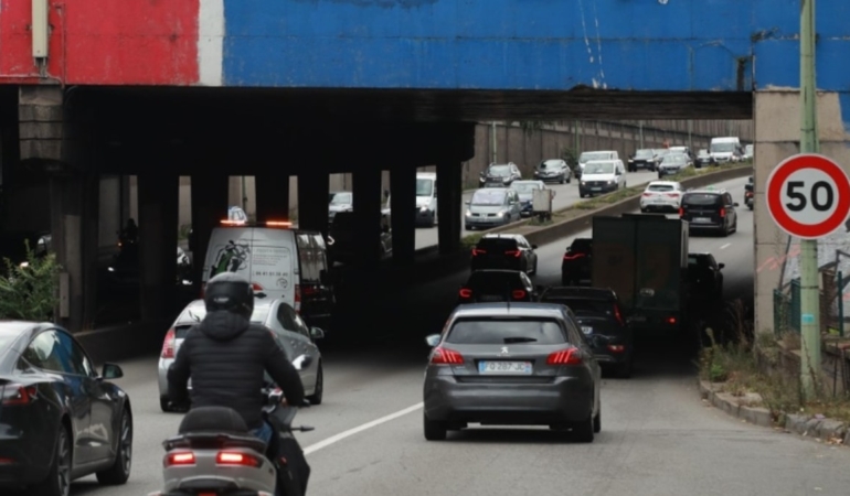 Hız Kontrolü Geleceğe Dokunuyor: Aracınızın Kuralcı Beyni
