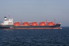 hurmuzde-gecenin-sessizligini-bozan-lng-tankeri-saldirisi-enerji-rotasi-alarm-veriyor-y4ux3b5I.jpg
