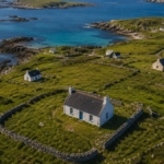 irlandanin-hayalet-evlerine-can-veren-comert-hibe-ada-yasamini-yeniden-kesfetme-firsati-YHCKQXCQ.jpg