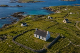 irlandanin-hayalet-evlerine-can-veren-comert-hibe-ada-yasamini-yeniden-kesfetme-firsati-YHCKQXCQ.jpg