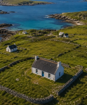 irlandanin-hayalet-evlerine-can-veren-comert-hibe-ada-yasamini-yeniden-kesfetme-firsati-YHCKQXCQ.jpg