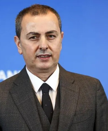 is-bankasi-yonetiminde-gorev-degisikligi-hakan-arandan-h-cahit-cinara-gecis-RF8xGpZJ.jpg