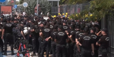 madencilerin-bekleyisi-ve-valilik-karsisi-SFIhaP83.jpg