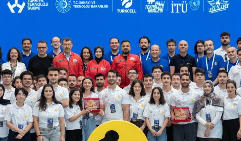 Turkcell ve T3 Vakfı İş Birliğiyle 5G ve Yapay Zekâ Destekli Akıllı Yol Güvenliği Yarışması Finali Tamamlandı