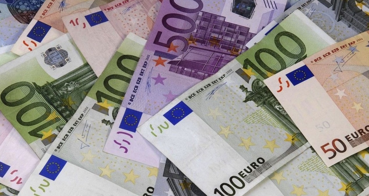 amcasinin-kasasinda-15-milyar-lira-buldu-euroya-cevrilemeyen-servetin-perde-arkasi-vcu3yQve.jpg