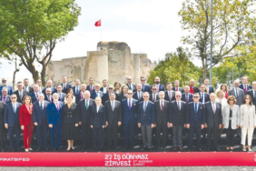 belirsizlikte-dayaniklilik-turkiyenin-yeni-iktisadi-ufku-Bj1NbVRj.jpg