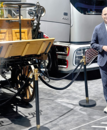 elektrikli-kamyonun-izinde-mercedesbenz-turkte-yeni-donem-ve-yatirim-hamleleri-cW3nrLie.jpg