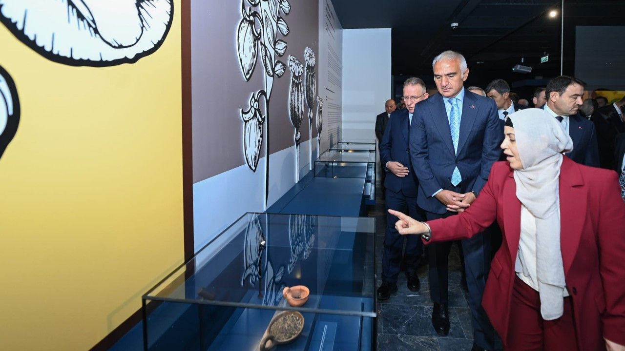 kutahyanin-renkli-mirasi-cini-kazi-ve-muzede-bir-gun-D8ZIUXbU.jpg