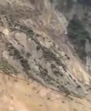 mustangta-dagin-cokusu-nehir-bir-anda-tasma-noktasina-geldi-bolge-alarmda-rsRiR4J6.jpg