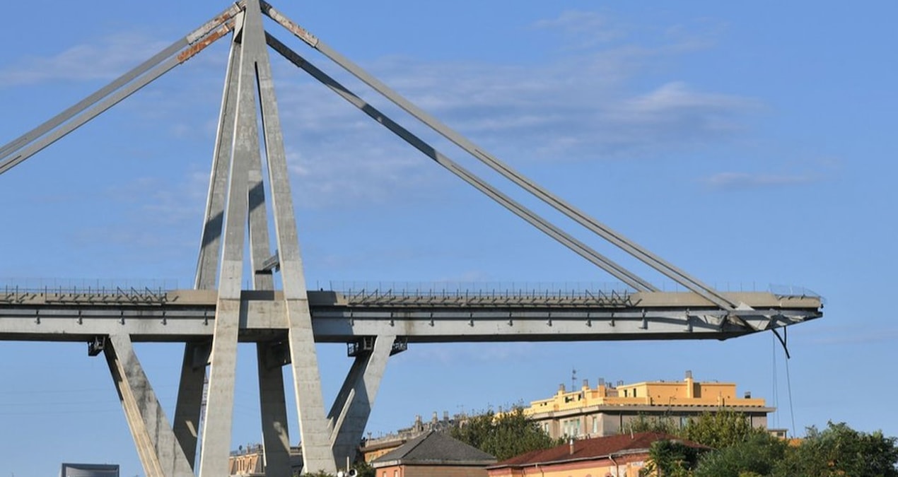 ozellestirme-ve-morandi-koprusu-faciasi-8qyZLAl2.jpg