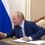 putinin-korsan-windows-skandali-devlet-baskaninin-cevrimici-oylama-ani-sosyal-medyanin-diline-dustu-1S5hkLLW.jpg
