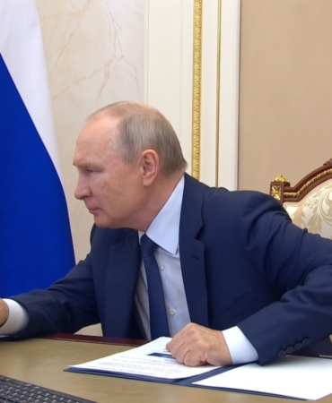 putinin-korsan-windows-skandali-devlet-baskaninin-cevrimici-oylama-ani-sosyal-medyanin-diline-dustu-1S5hkLLW.jpg