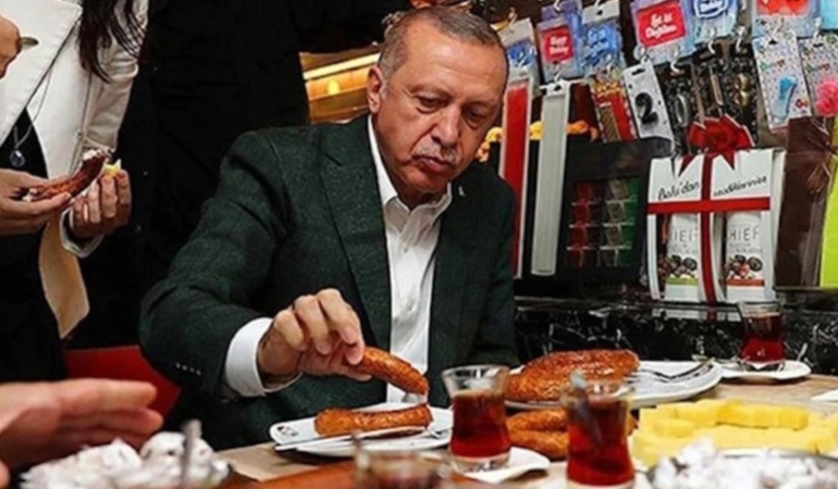Simit ve Çayla Geçim Hesabı Zorluyor