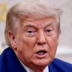 trump-nvidia-ceosunu-sahnede-aradi-yapay-zeka-tehdidi-bir-aldatmaca-diyen-baskanin-sasirtan-gorusmesi-9qJHaKOU.jpg