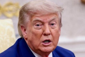 trump-nvidia-ceosunu-sahnede-aradi-yapay-zeka-tehdidi-bir-aldatmaca-diyen-baskanin-sasirtan-gorusmesi-9qJHaKOU.jpg