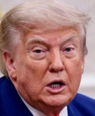 trump-nvidia-ceosunu-sahnede-aradi-yapay-zeka-tehdidi-bir-aldatmaca-diyen-baskanin-sasirtan-gorusmesi-9qJHaKOU.jpg
