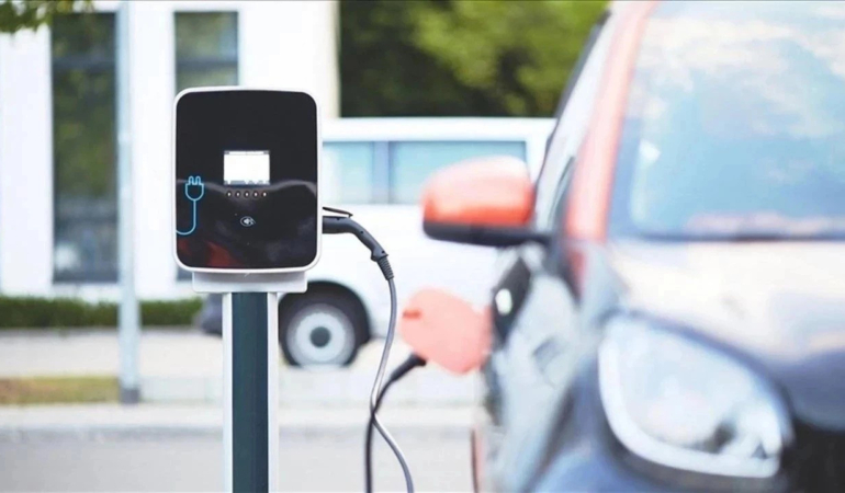 Türkiye Yollarda Elektriğe ve Hibrite Yükseliyor: Rakamlarla Değişim