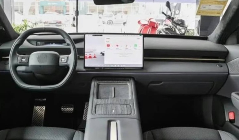 Unyx Zirve: XPeng Destekli Altın Logolu Elektrikli Lüksün Yeni Yüzü