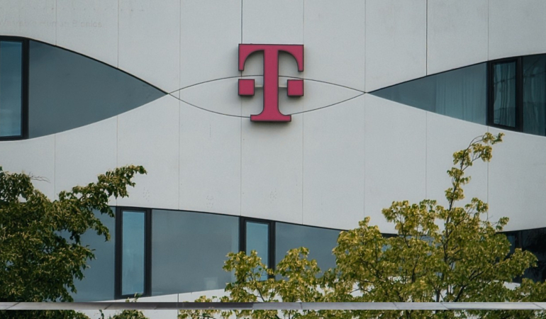300 milyar dolarlık dev birleşme askıya alındı: T-Mobile ve Deutsche Telekom anlaşmasında kriz