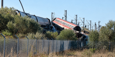 ispanyada-iki-yuksek-hizli-tren-carpisti-cok-sayida-olu-ve-yarali-var-U7XG4K5Y.jpg