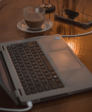 laptop-sarjiyla-telefon-sarj-etmek-guvenli-mi-iste-teknoloji-dunyasinin-merak-ettigi-soru-fFtQQech.jpg