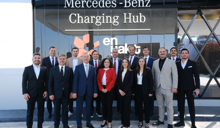 Mercedes-Benz ve En Yakıt’tan Türkiye’de bir ilk: 720 kW’lık hızlı şarj istasyonu açıldı